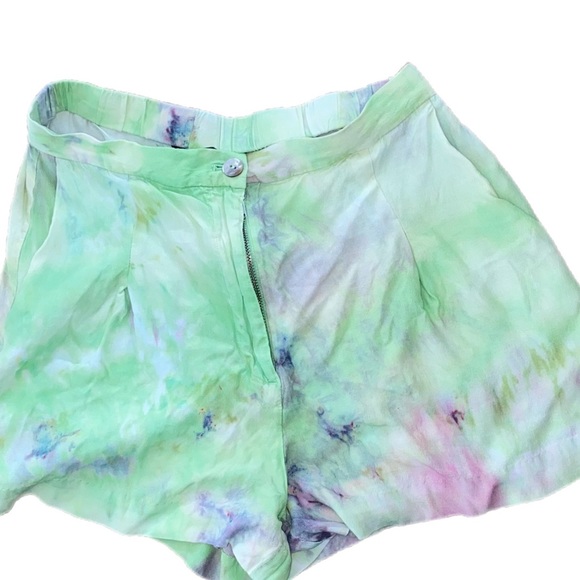 Tie dye shorts from AND OTHER STORIES on 21 Buttons Size 4 - Picture 4 of 9